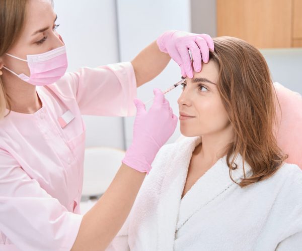 lady-having-a-cosmetic-procedure-to-eliminate-wrin-2024-10-18-17-52-17-utc lady-having-a-cosmetic-procedure-to-eliminate-wrin-2024-10-18-17-52-17-utc
